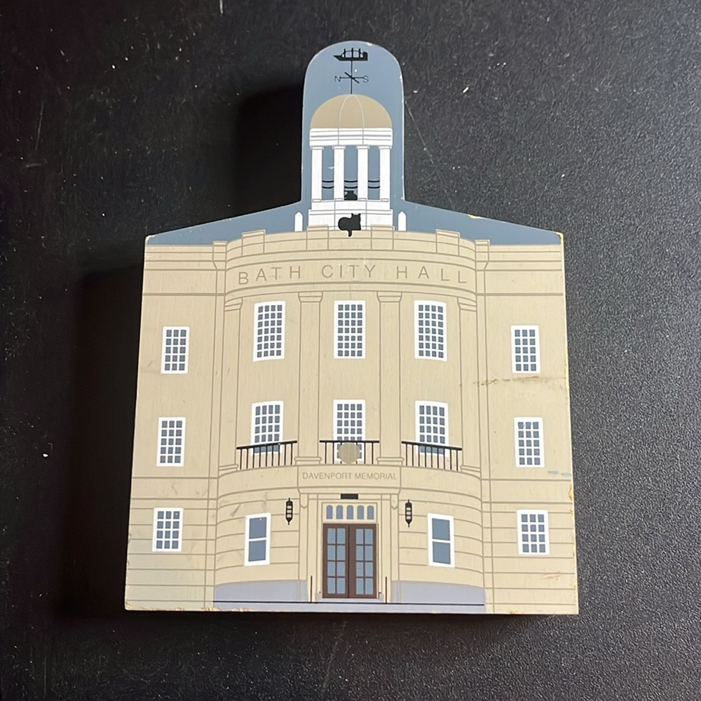 CATS MEOW 1996 Davenport Memorial City Hall Bath Maine Shelf Sitter